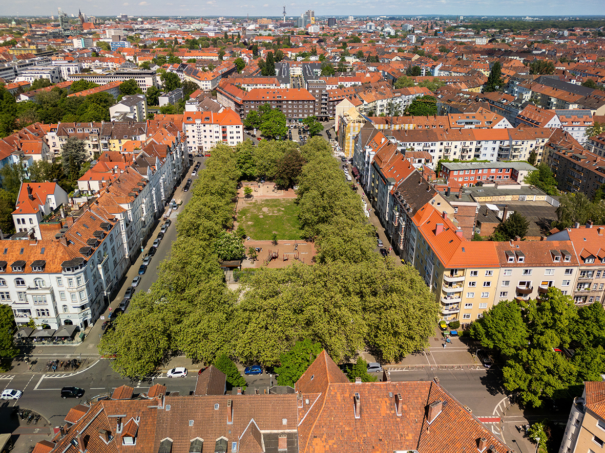 Luftbild vom Stephansplatz in der S&uuml;dstadt Hannovers und den umliegenden Stra&szlig;en,  Digitalfoto, Ulrich Pucknat, 05.2024