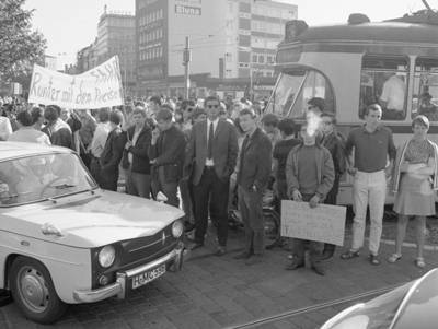 Rote-Punkt-Aktion gegen die Fahrpreiserhöhung der Üstra im ÖPNV, Foto von Wilhelm Hauschild, 1969