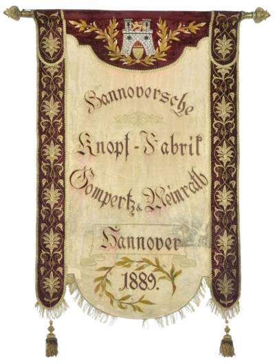 Fahne der Hannoverschen Knopffabrik Gompertz & Meinrath