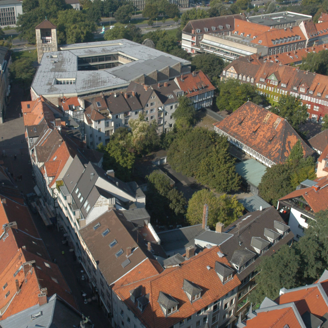 Blick auf das Historische Museum und die Altstadt vom Turm der Marktkirche aus gesehen.