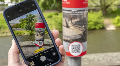 Mit dem Smartphone wird der QR-Code gesannt um eine 360Grad Ansicht vom Standort zu erhalten.