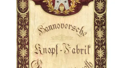 Fahne der Hannoverschen Knopffabrik Gompertz & Meinrath, Ausschnitt